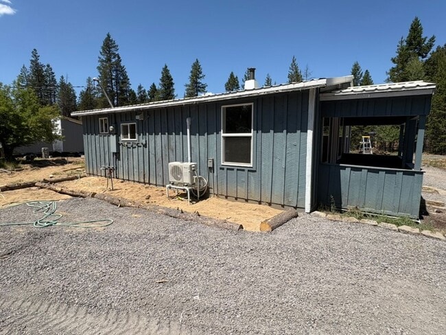 Building Photo - Freshly Remodeled 2 Bedroom Home