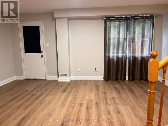 Building Photo - 6880 Meadowvale Town Centre Cir