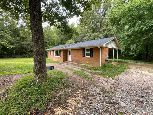 Updated 3 BD / 2.5 BA House on 1 Acre in Hillsborough! - Updated 3 BD / 2.5 BA House on 1 Acre in Hillsborough!