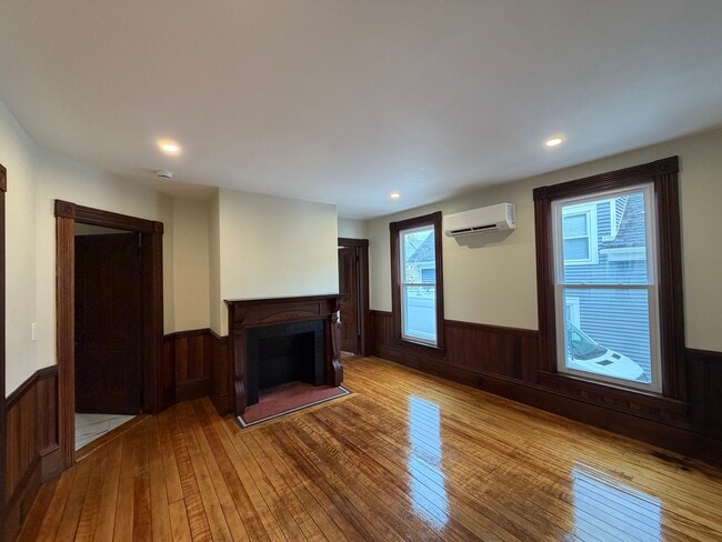 Building Photo - 5 Walker St