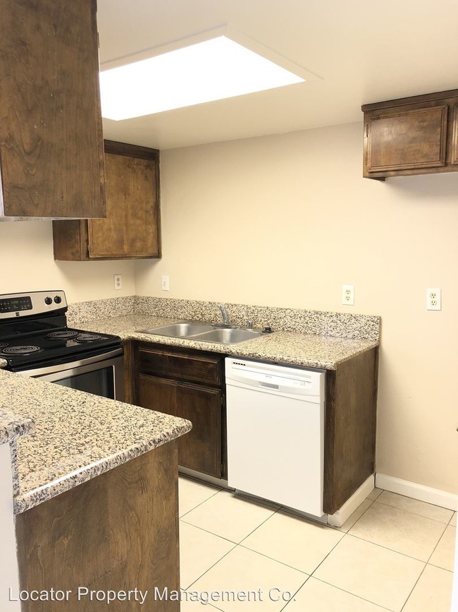 Foto del edificio - 7909 S Laurelglen Blvd