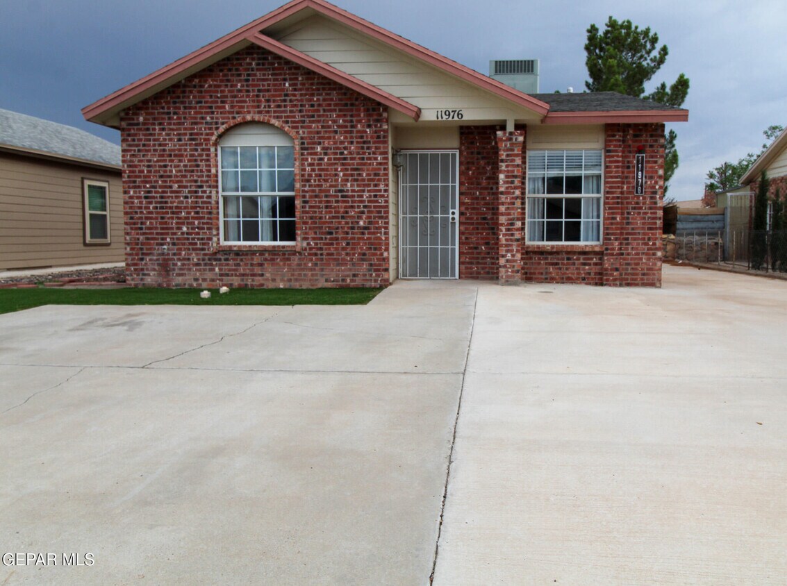 Primary Photo - 11976 Braveheart Ave