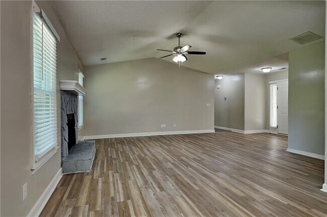 Foto del edificio - 300 Whisper Way NE