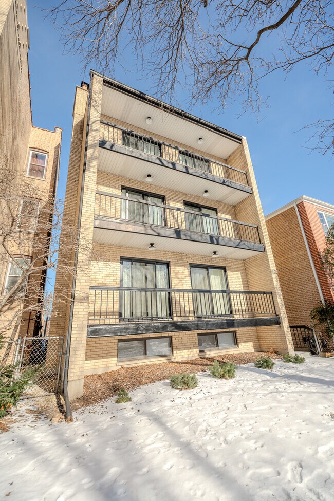 Building Photo - 2740 W Farragut Ave