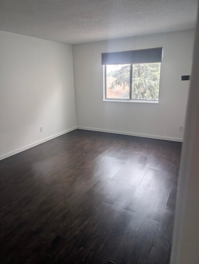 Foto del edificio - 921 S Walden St