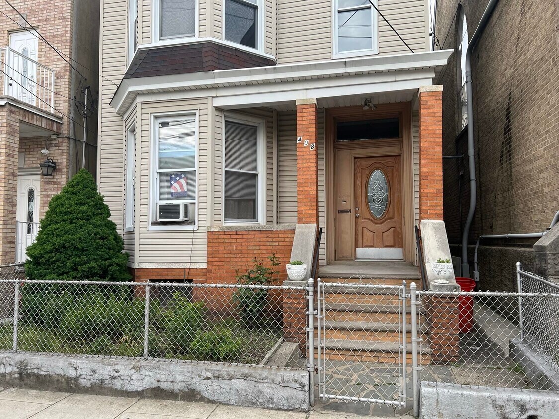Primary Photo - 408 22nd St
