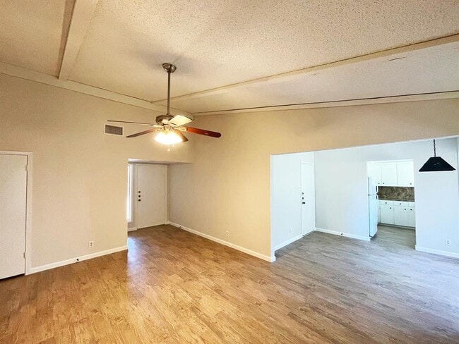 Building Photo - 906 Acorn Oaks Dr