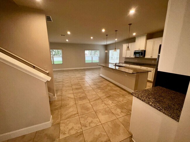 Foto del edificio - Stunning 5 bedroom 3 bath Winter Haven Home near Lego Land!