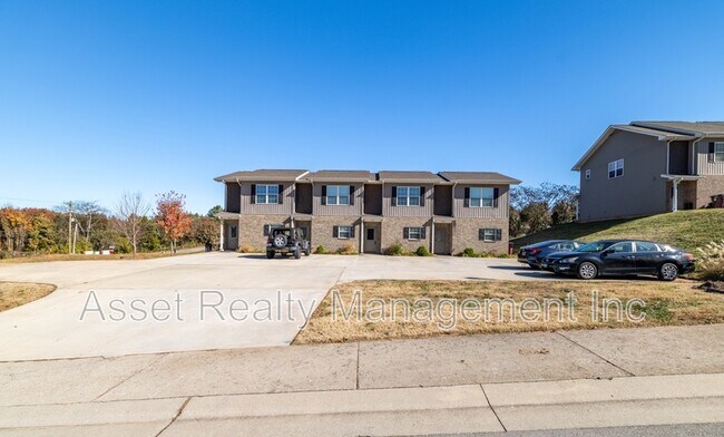 Foto del edificio - 936 Warrior Hill Dr