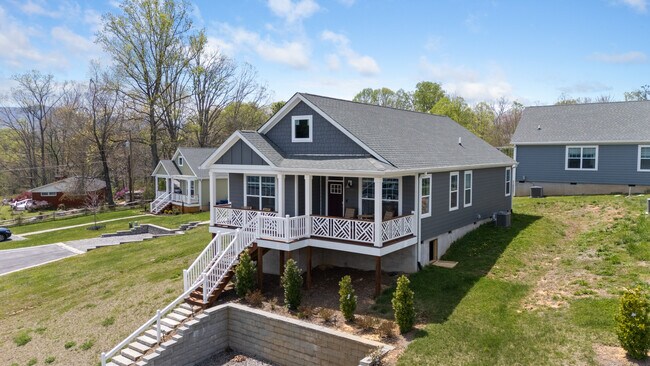 Foto del edificio - 1205 Seven Sisters Ln