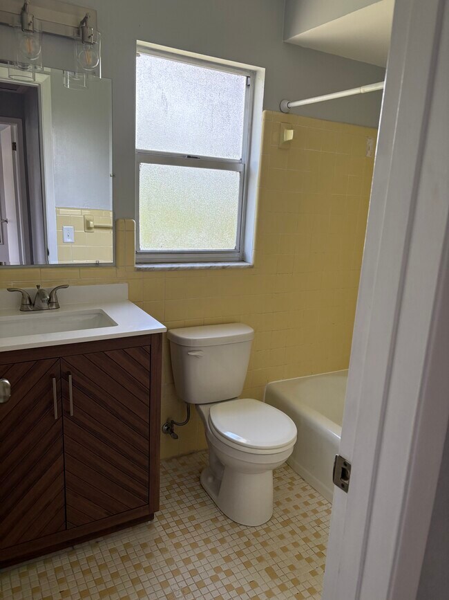 Foto del edificio - 1720 Country Ln