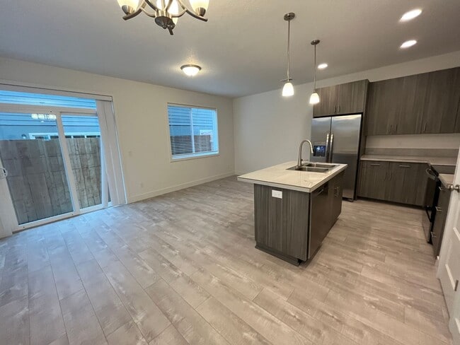 Foto del edificio - 1550 E 3rd St