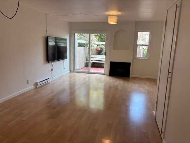Building Photo - Campbell-Spacious 2 Bedroom unit with Atta...