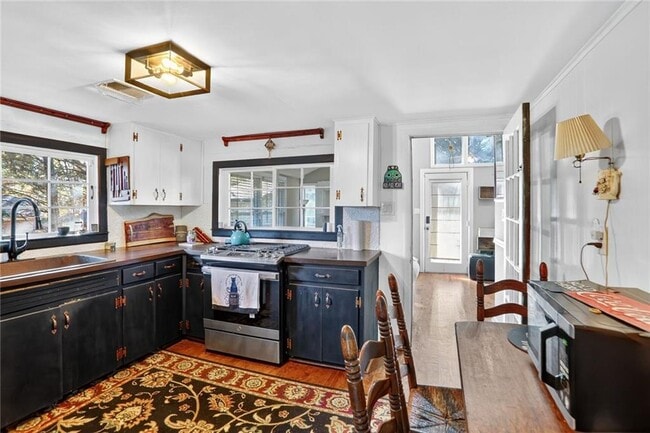 Building Photo - 3671 Bishop Dr