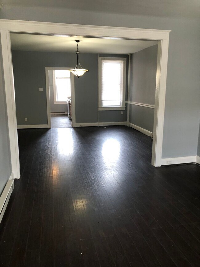 Building Photo - Discover this well-maintained 3-bedroom, 2-bath home in Baltimore, MD,