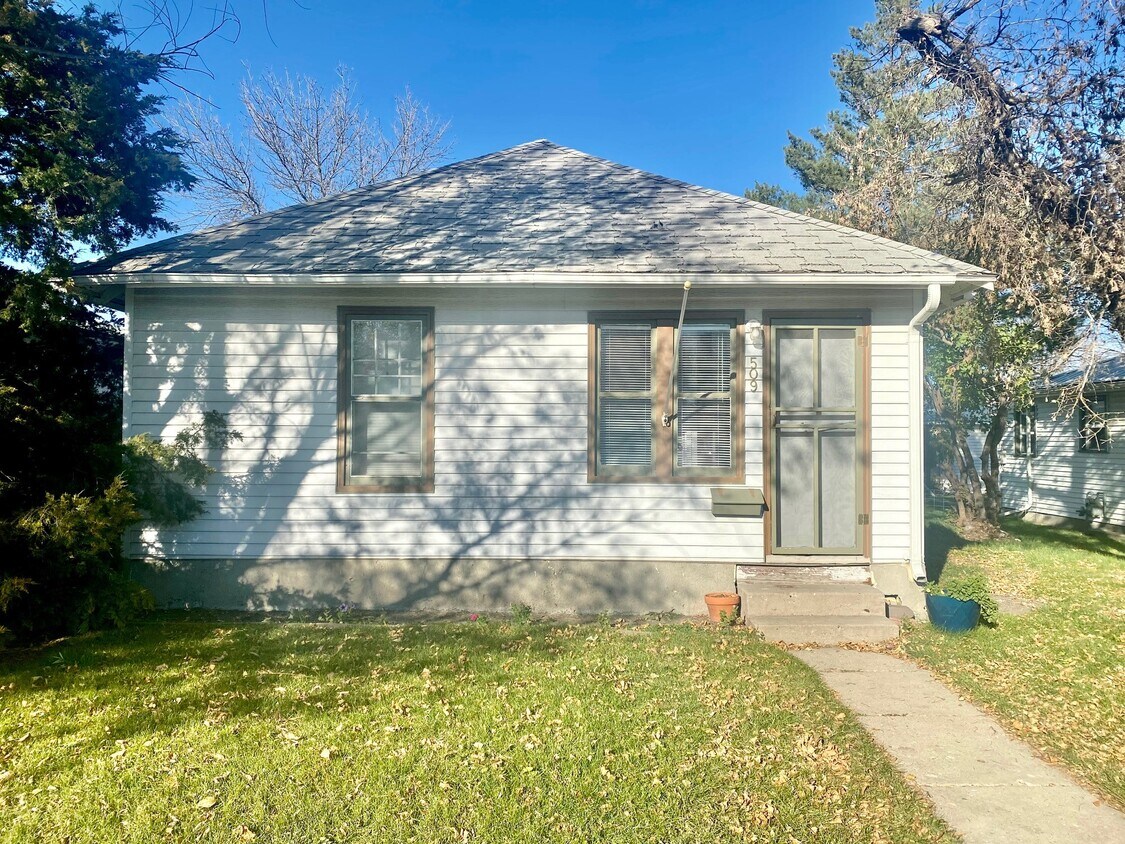 Primary Photo - 509 5th St SE