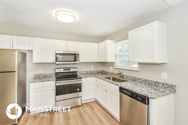 Building Photo - 144 Hamlet Ct