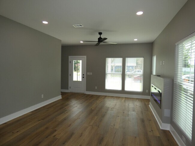 Building Photo - New Home near Downtown Pensacola 3/2