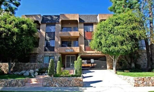 Building Photo - 10655 Kinnard Ave