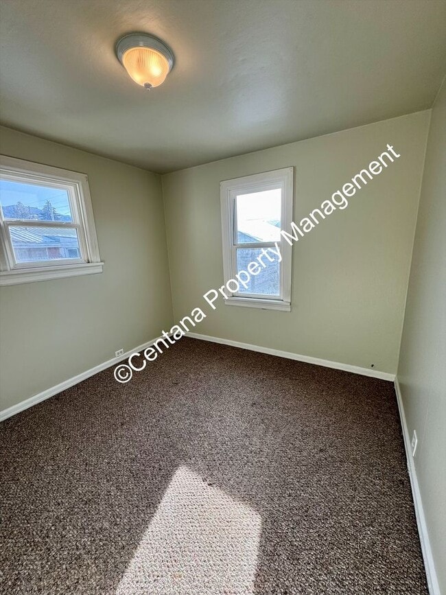 Building Photo - 2 Bedroom 1 Bath House on the Flats