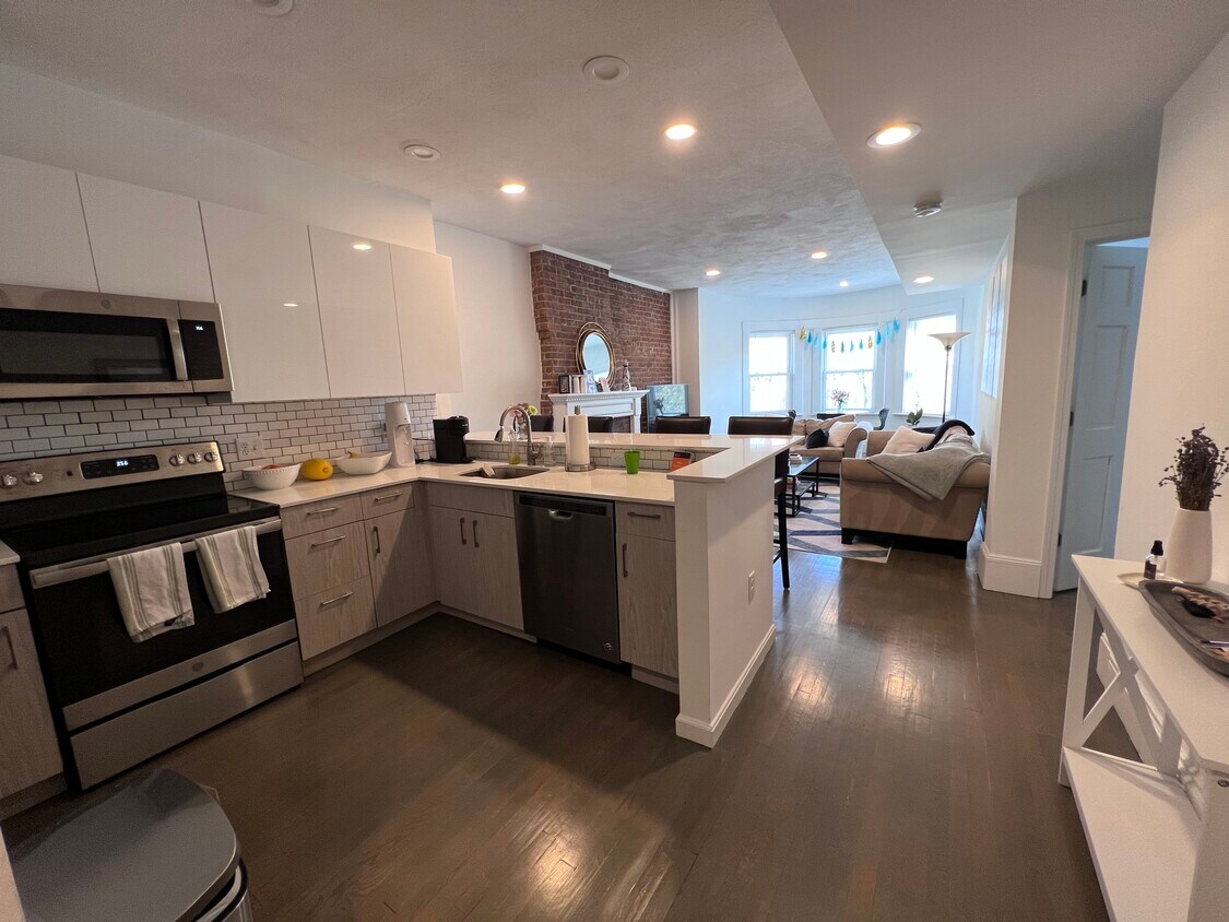 Foto principal - 1424 Beacon St