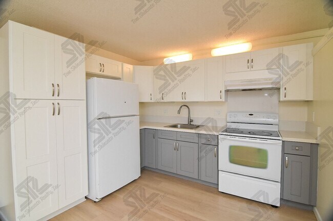 Building Photo - Newly Remodeled 2 Bedrooms | 1 Bathroom | in Makiki