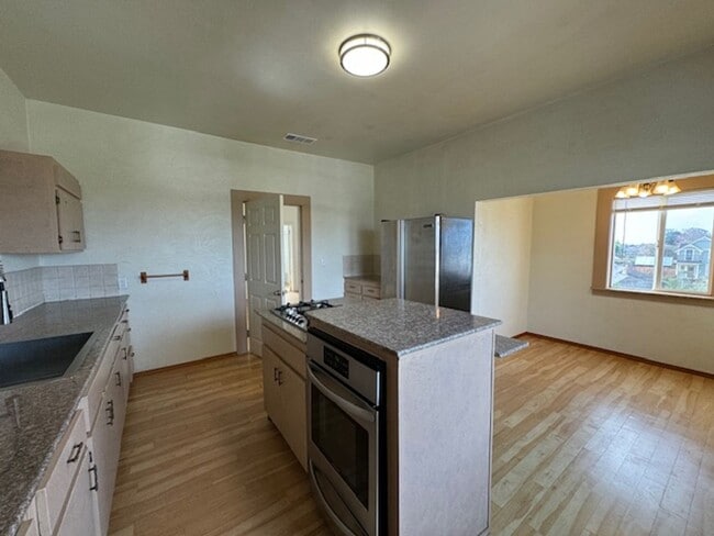 Building Photo - 111 W Hawthorne St