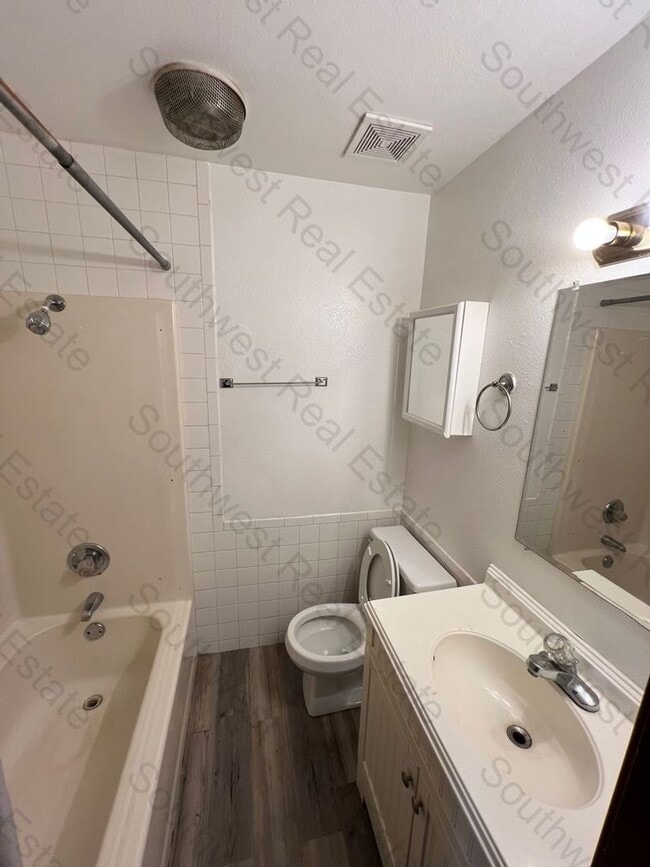 Building Photo - Beautiful Studio- ALL BILLS PAID-Month to ...