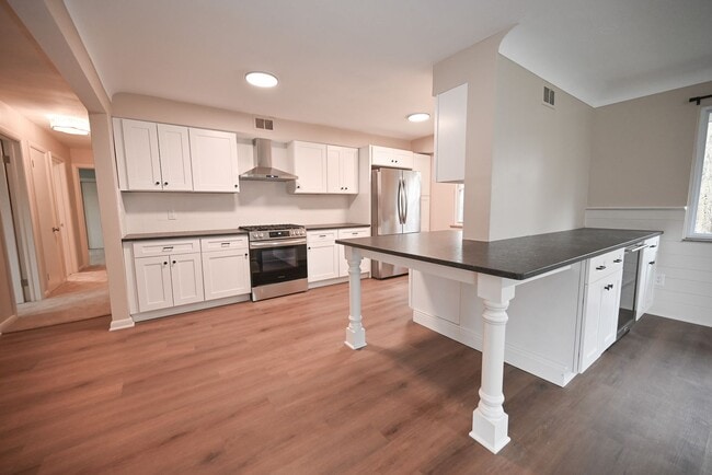 Building Photo - 7011 Stadium Dr