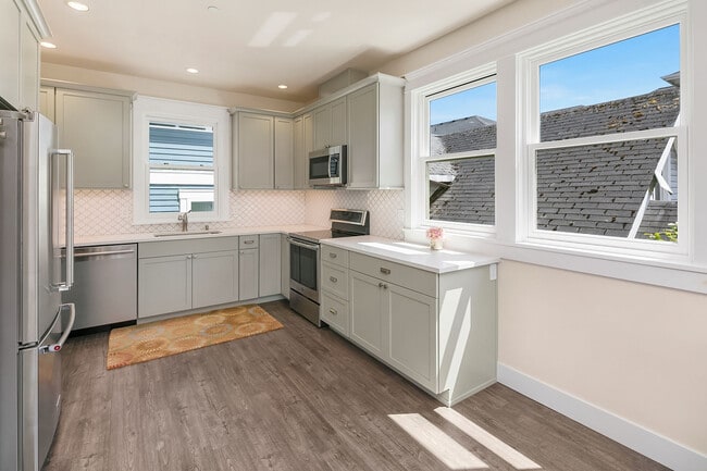 Building Photo - 5414 Delridge Way SW