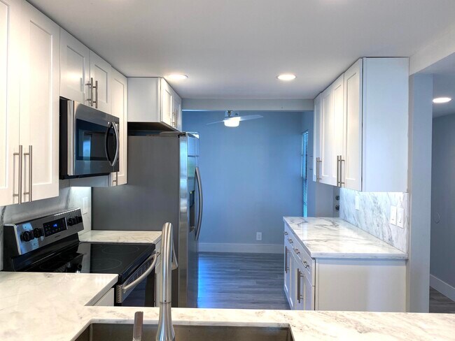 Building Photo - 20 Royal Palm Way