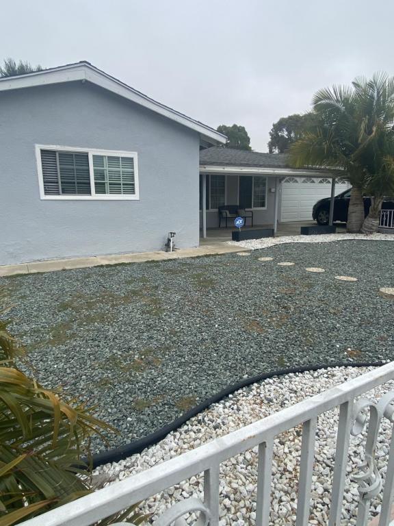 Building Photo - 917 Broadview St