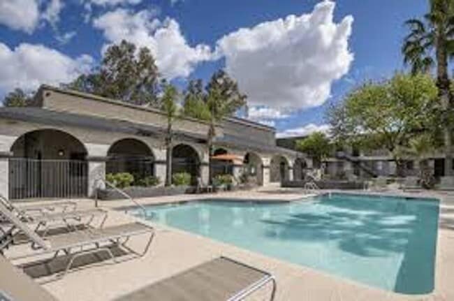 Building Photo - Juniper Canyon *Newly Remodeled Units*