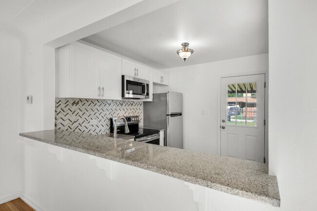 Building Photo - Move-in-ready Park Hill home with oversize...