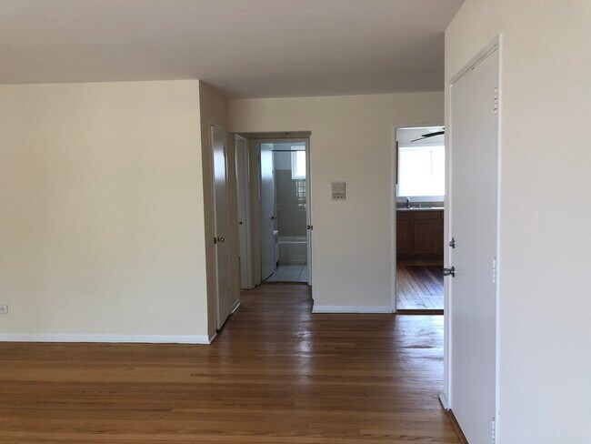 Foto del edificio - 6130 N Seeley Ave