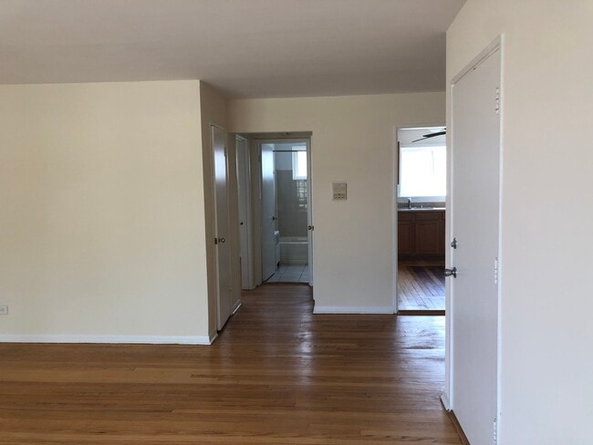Building Photo - 6130 N Seeley Ave