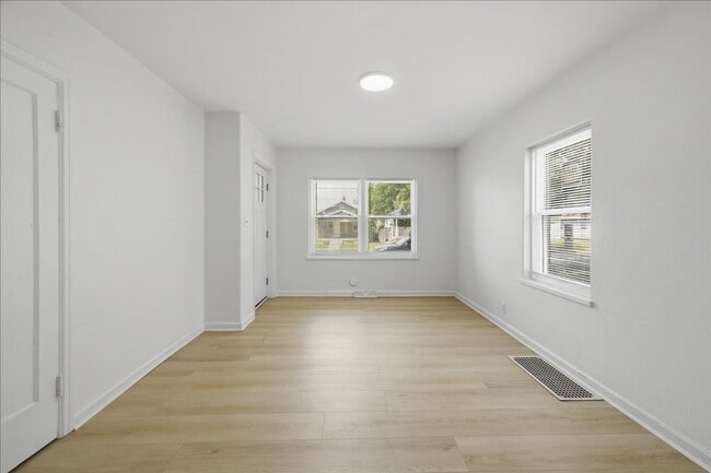 Photo - 1509 - 1511 N Chester Avenue Apartment