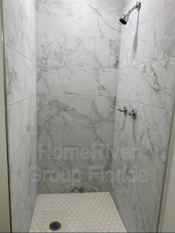 Building Photo - 3421 SW 26th Pl