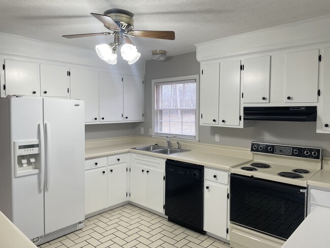 Foto del edificio - 290 Shawnee Dr