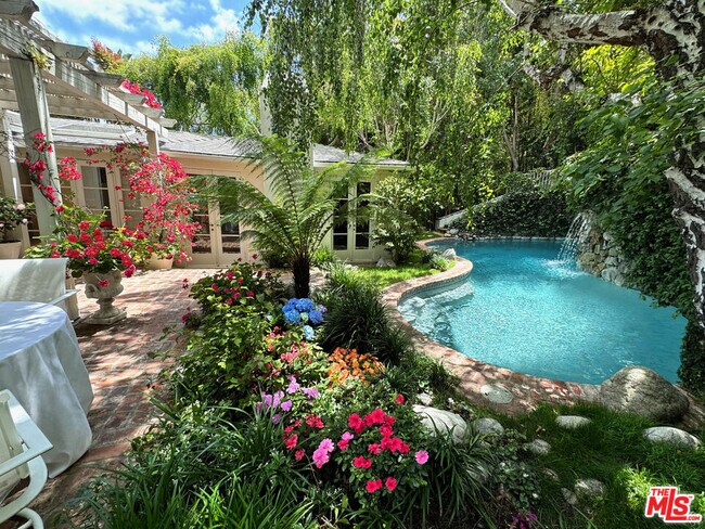 Foto del edificio - 1619 Marmont Ave