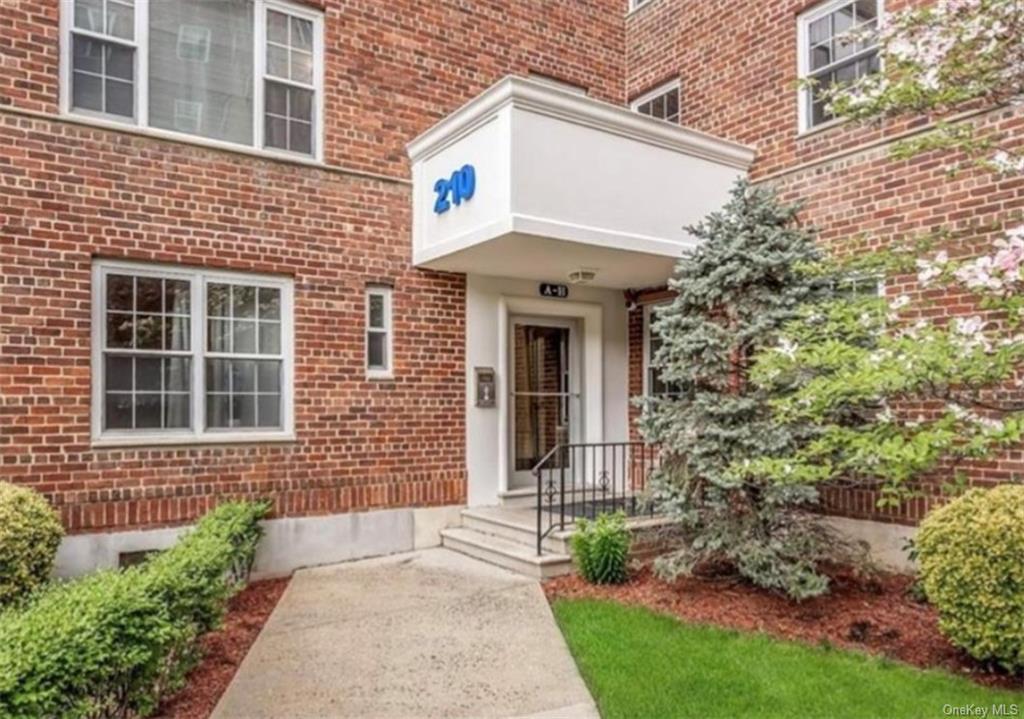 Foto principal - 210 Pelham Rd