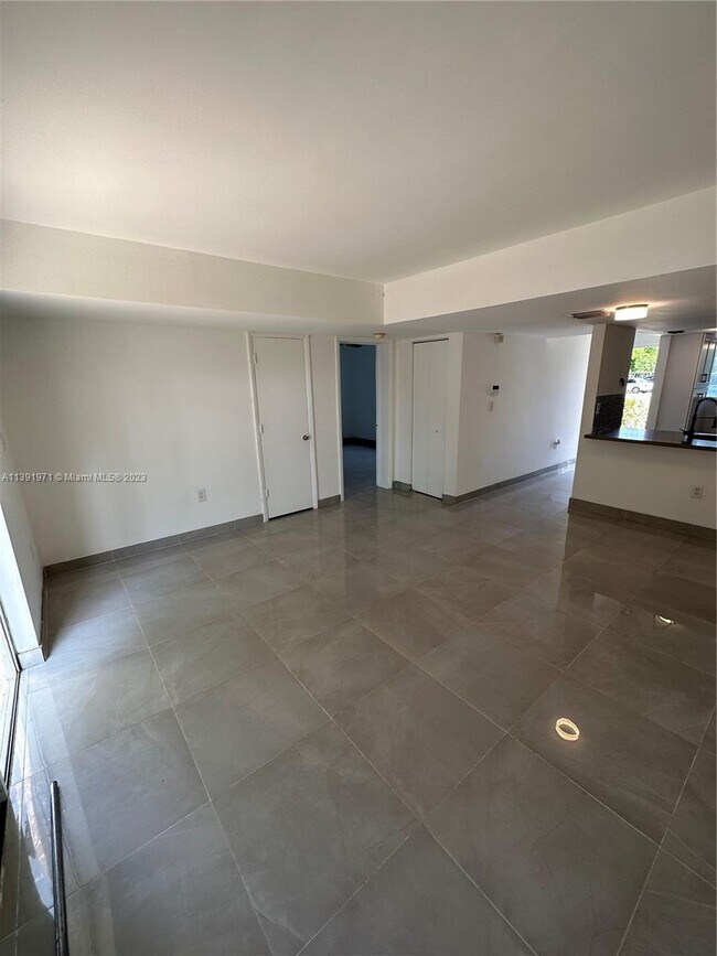 Foto del edificio - 14010 NE 3rd Ct