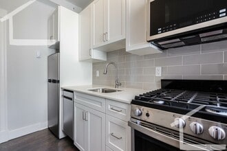 Building Photo - 71 Park Dr