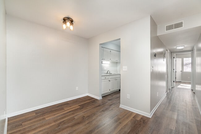 Building Photo - 216 Orchard Trace Ln