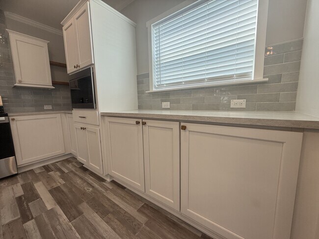 Foto del edificio - 5715 Camelford Dr