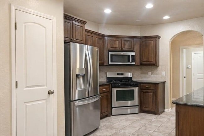 Building Photo - 832 Carol Ann Pl