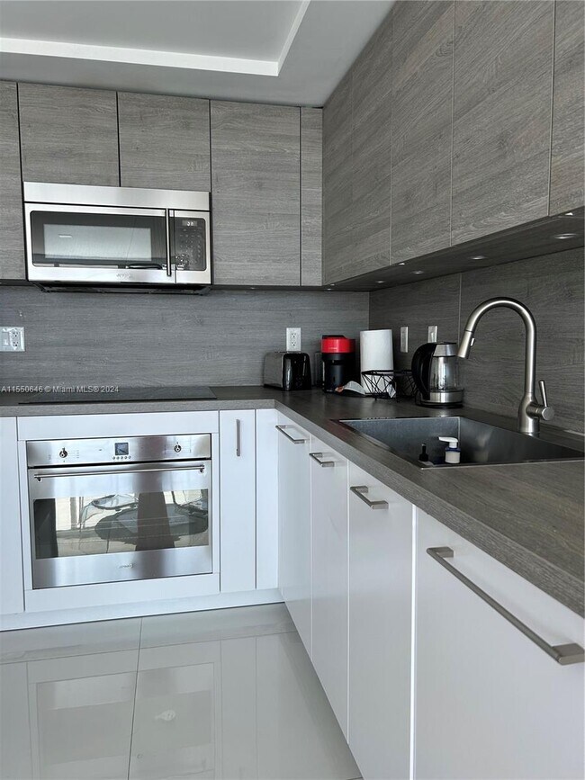 Foto del edificio - 400 Sunny Isles Blvd