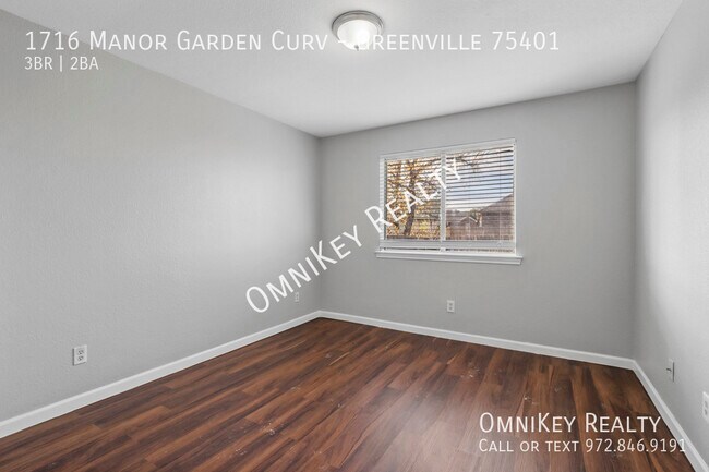 Building Photo - 1716 Manor Garden Curve