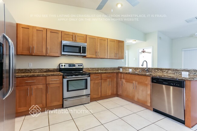 Building Photo - 6225 Mullin St