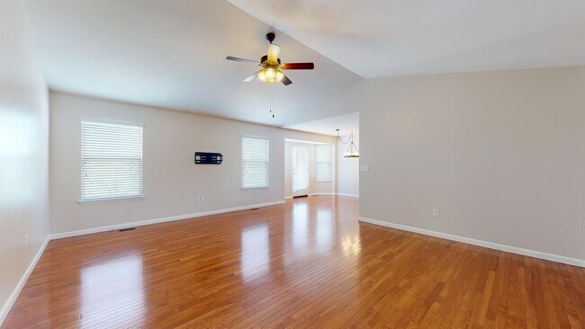 Foto del edificio - 845 Saybrook Falls Dr